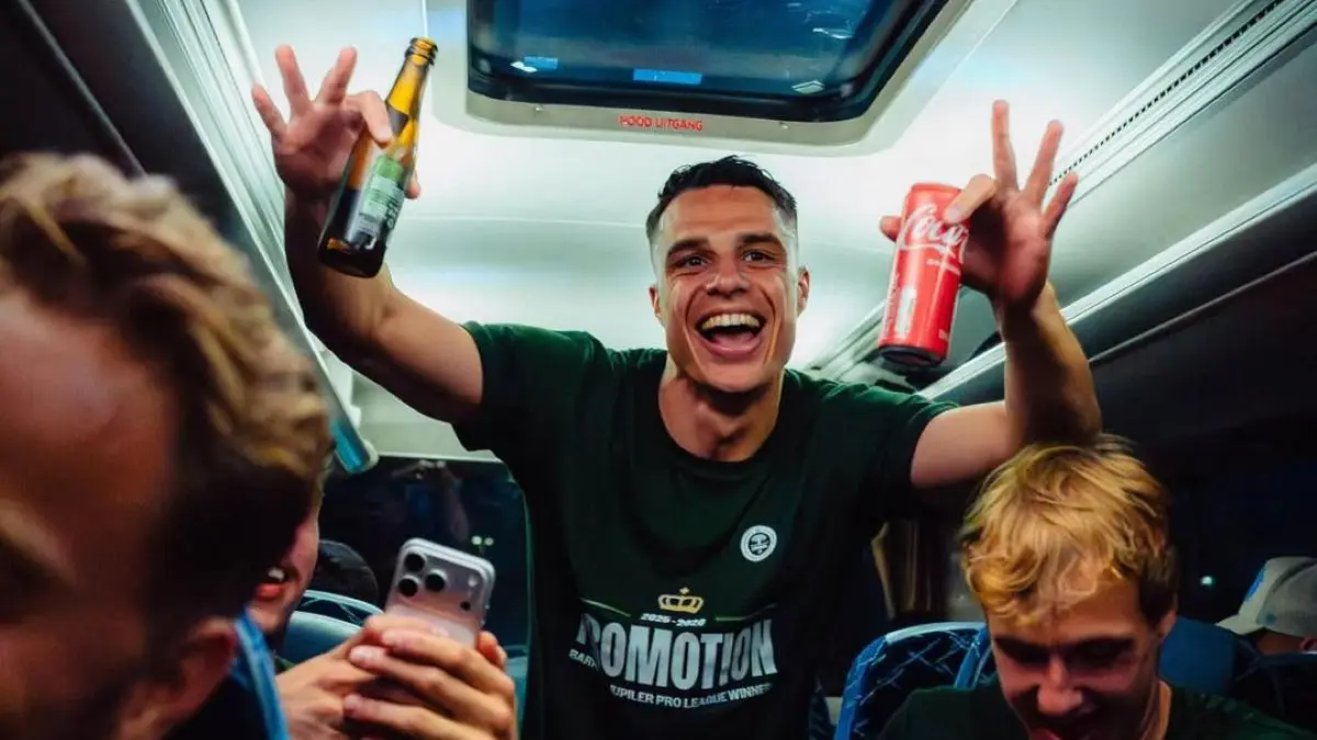 Joey Pelupessy ungkap rasa bahagia dan bangga usai bawa Lommel SK promosi ke Liga Belgia setelah 23 tahun